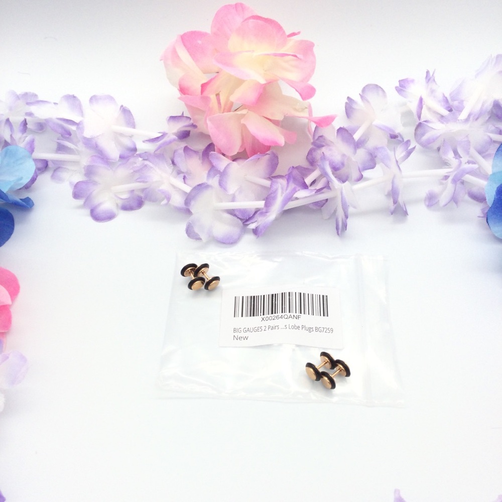 - - Big Gauges ear lobes. 2 pairs New size small . Unisex.
